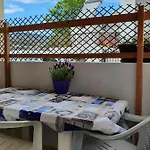 Bella's